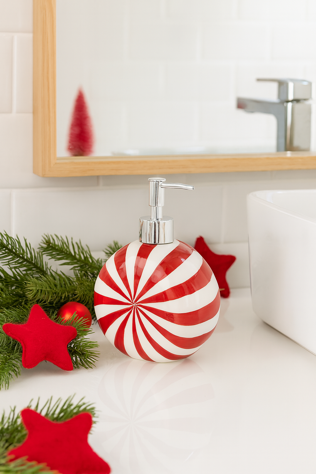 Skymoving Christmas Lotion Dispenser Ceramic Soap Dispenser Candy Lotion Dispenser for Bathroom and Home